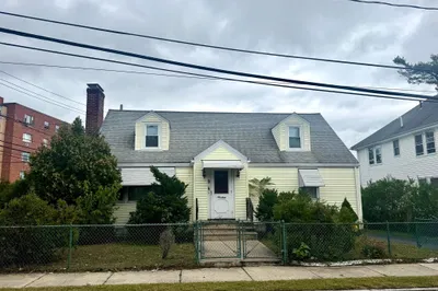 19 Brookdale Rd 1