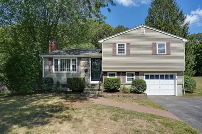 36 Appleyard Ln