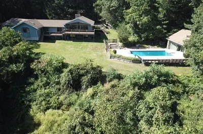 8 Birch Bluff Road 1