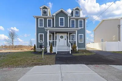 909 Dwelly St 1