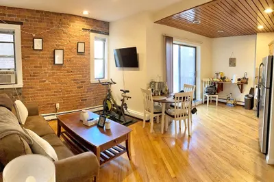 390 Riverway #17