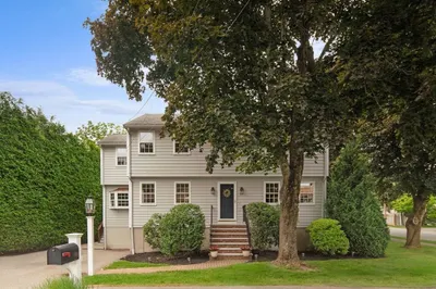 42 Riverside Dr