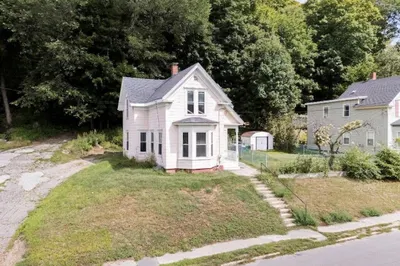 184 Groveland St 1