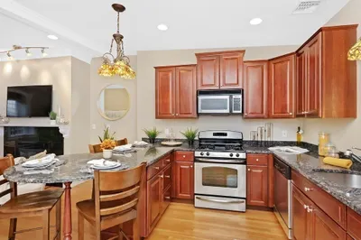 371-373 Hanover St #5
