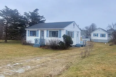 12 Freeman Ave