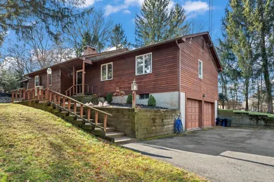 66 Smith Ave 1