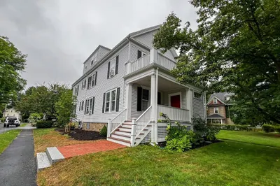 8 Middlesex St #1