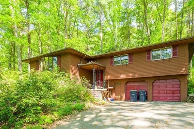 7 Woodlawn Dr