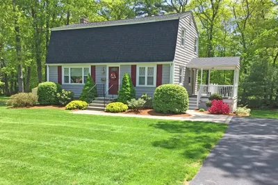 116 Bassick Cir 1