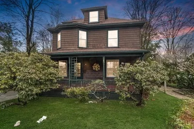 26 Cottage St 1