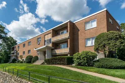 32 JacquElinE Rd #E