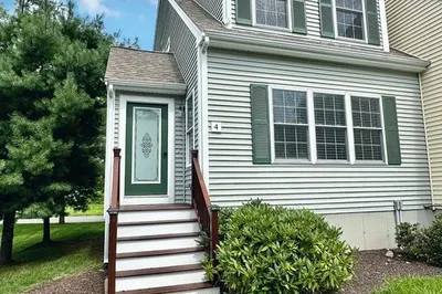 4 Carleton St #4