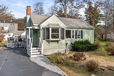 7 Meadowbrook Lane
