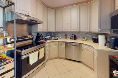 10 Williams St #75 1