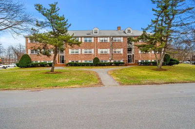 23 Edgelawn Ave #3