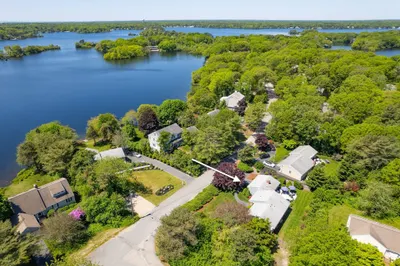 70 Lakeside Drive East 1