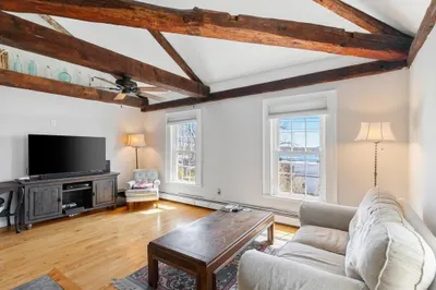 18-20 Front St #3