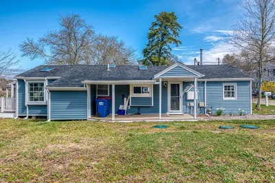 28 Lakeview Dr 1