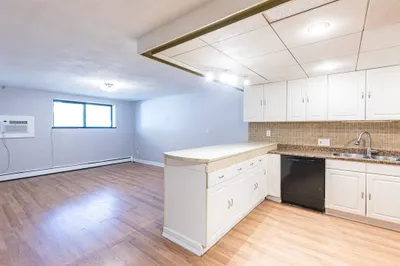 1100 Governors Dr #4