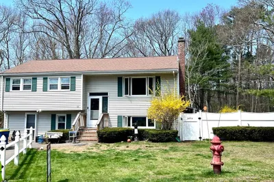 102 Summit Dr