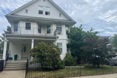 100 Dexter Ave #100