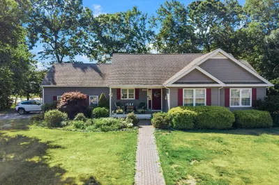 3059 Club House Dr 1
