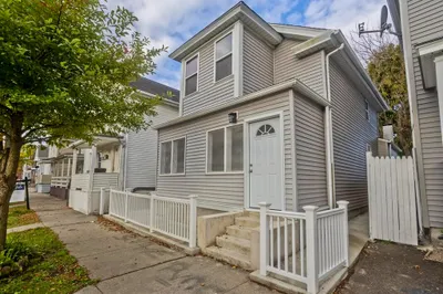 61 Pine St
