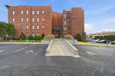 222 Carew St 1