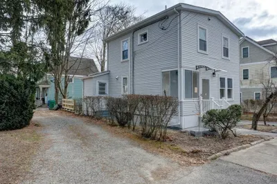 28 Williams St