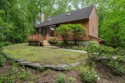 102 Larkspur Dr 1
