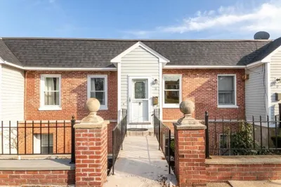 30 Hill Top St #11