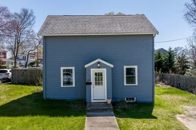 174 Puffer Ave
