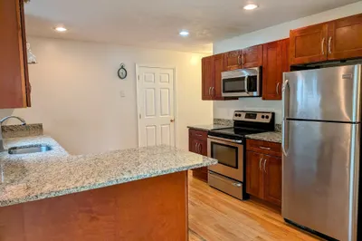 12 Woodbury Ct #12 1