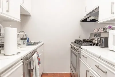 404 Meridian Street #4
