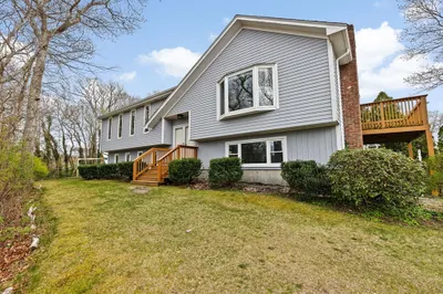 39 Sanderson Dr