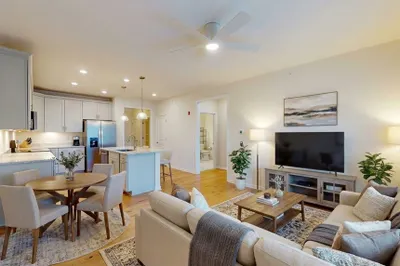 250-402 Martin's Landing #402 1