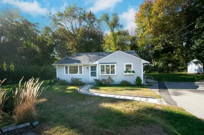 16 Locust Rd 1