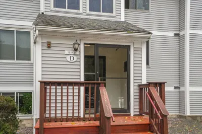 330 Sunderland Rd #22 1