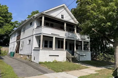 58-60 Lester Street 1