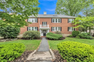 7 Hammond Pond Pkwy #1