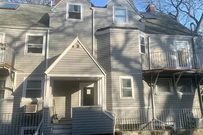 127 Kilsyth Rd #1