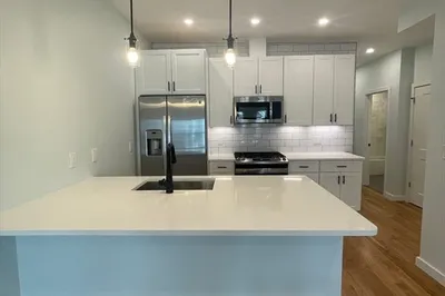 82 Chelsea Street #2