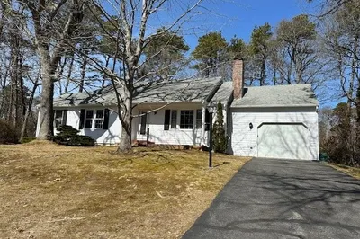 6 Clinton Drive 1