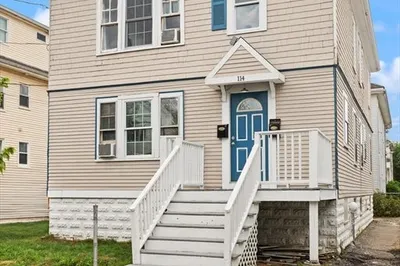 114 Capen St