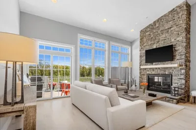 21 Brand Blvd #21 1