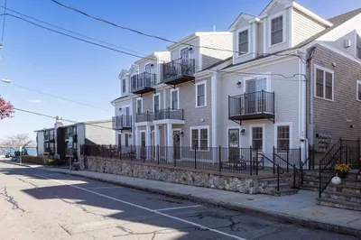 27 Howland Street #1 1