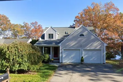 145 Lakeshore Dr
