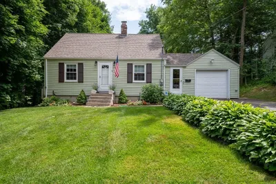 5 Colonial Dr 1