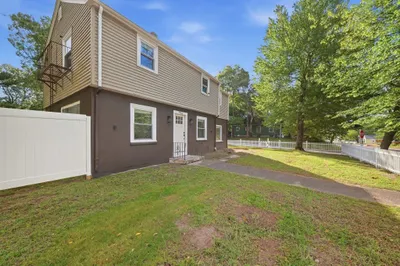 856 Newport Ave 1
