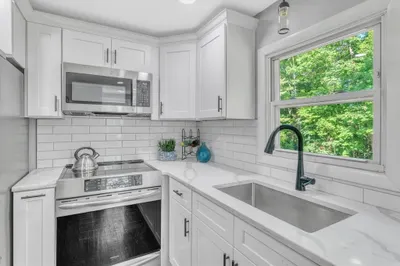 28 Longview Dr